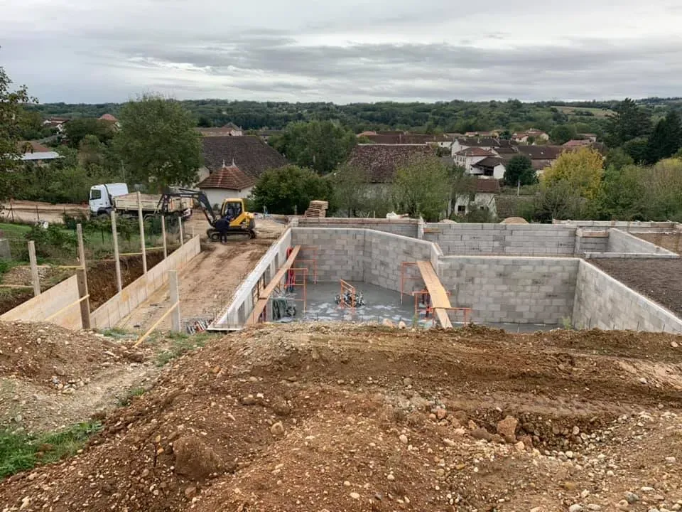 maçonnerie générale à Vénérieu