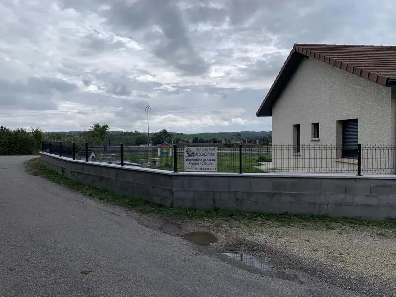 pose de clôture à Vénérieu